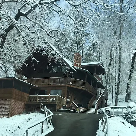 Bears Lair Cabin Chalet